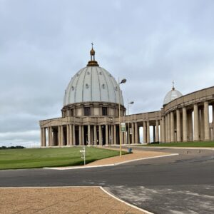 Que visiter a Yamoussoukro a part la Basilique?